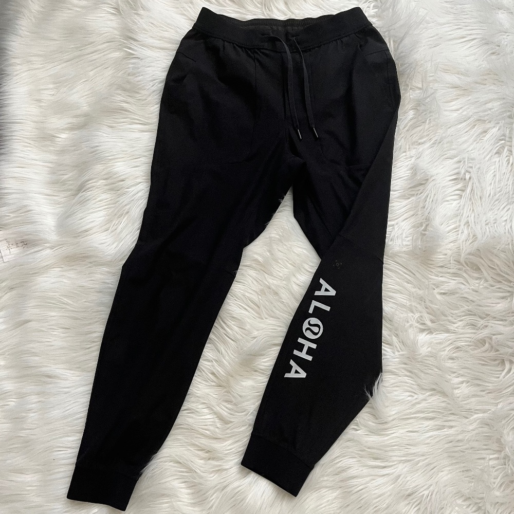 Lululemon ABC Jogger 30" in Black Sz M - RARE "Aloha" Print on Left Leg